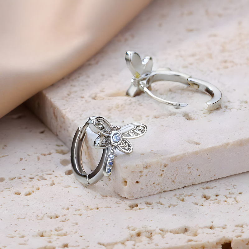 Lise Gouden Libelle Oorbellen - Elegante en Unieke Ooraccessoires