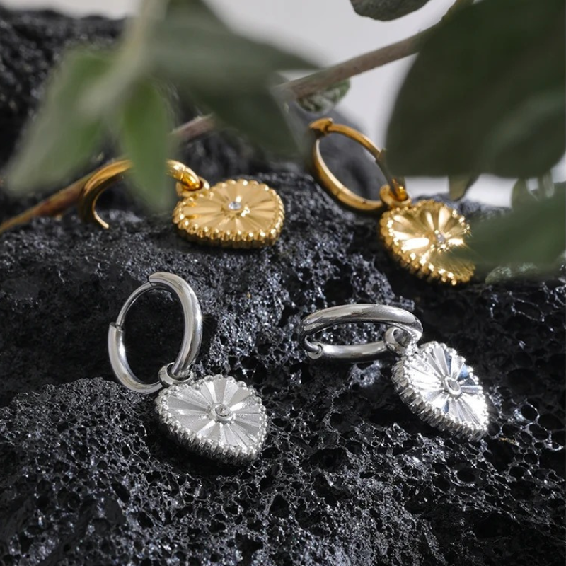 Hartvormige Huggie Hoepeloorbellen - Ines