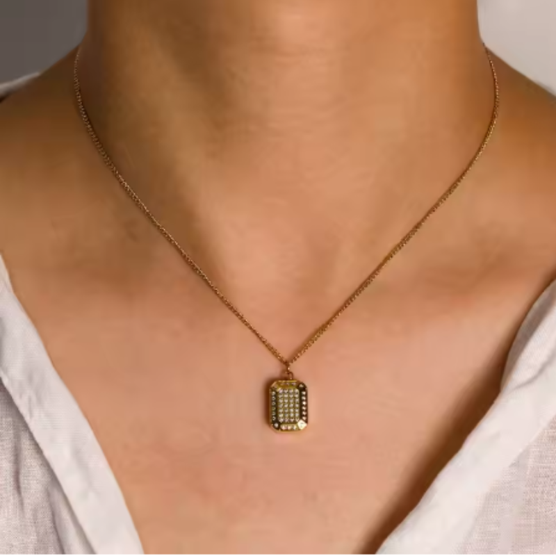 Eleganter geometrischer Zirkonia-Hänger als Halskette - Julia Stil