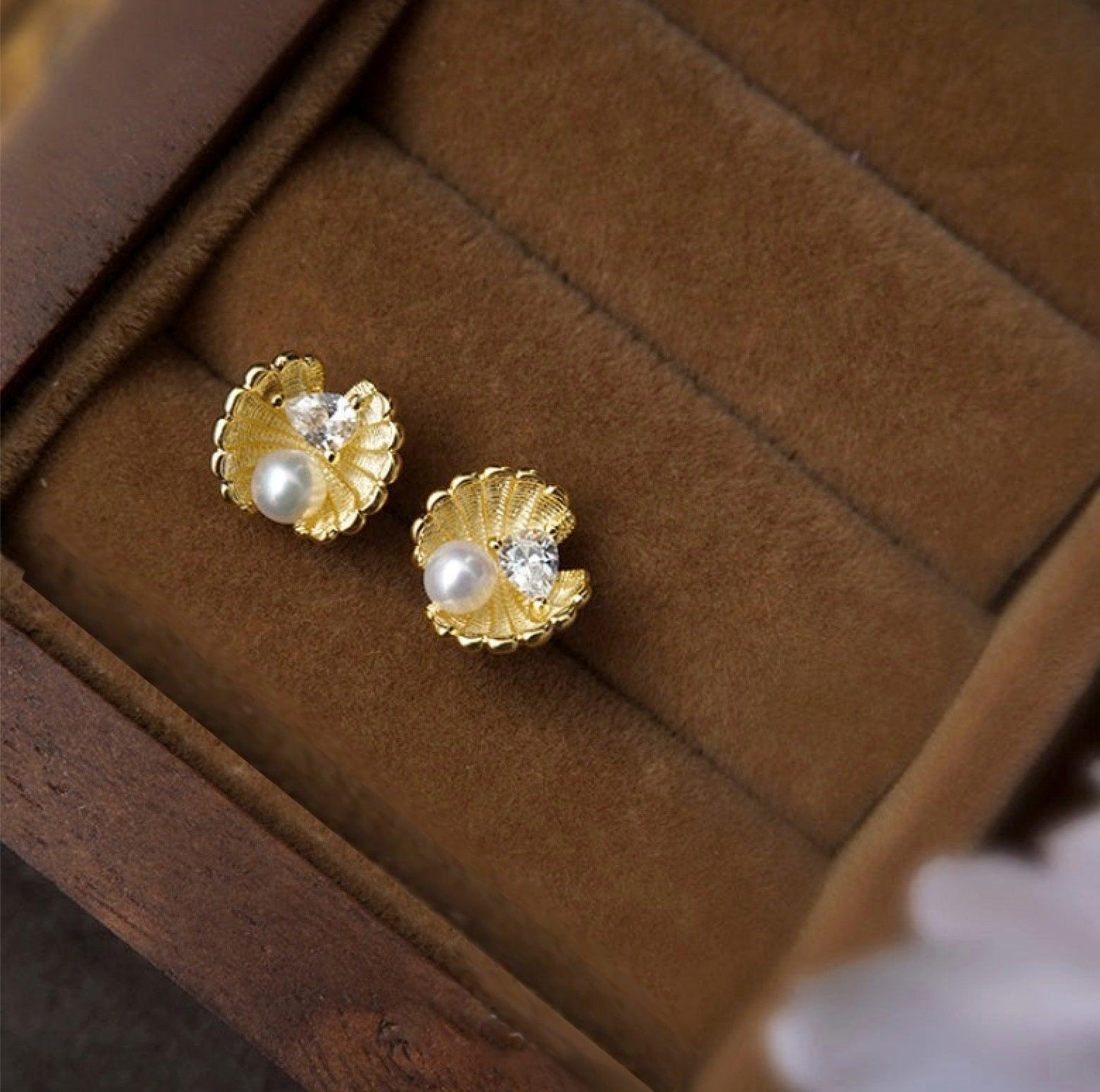 Stijlvolle Franse Parel Schelp Oorbellen met Zonneschrift - Elegantie en Zonlicht in One