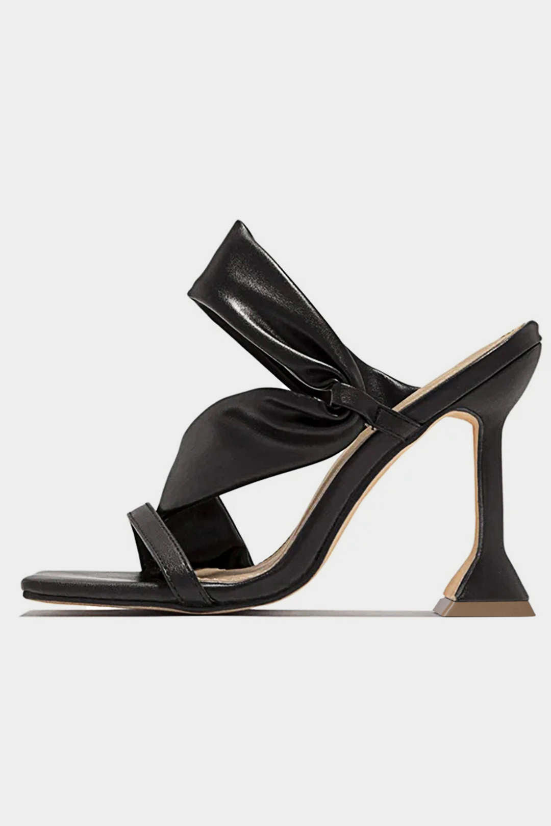 Metaal high heel sandalen met ruches en vierkante aspedster