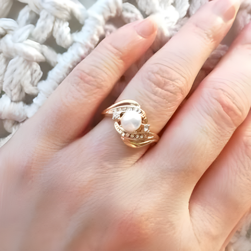 Exquise Gouden Ring met Parel en Briljant voor een Tijdloze Elegant Look