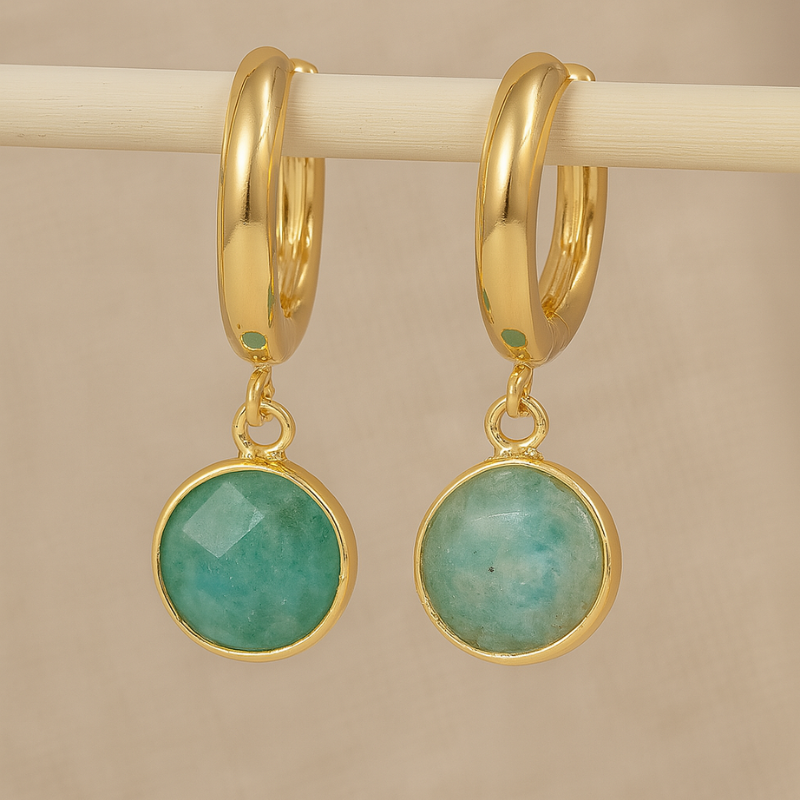 Goudkleurige Charm Hangeroorbellen – Paula