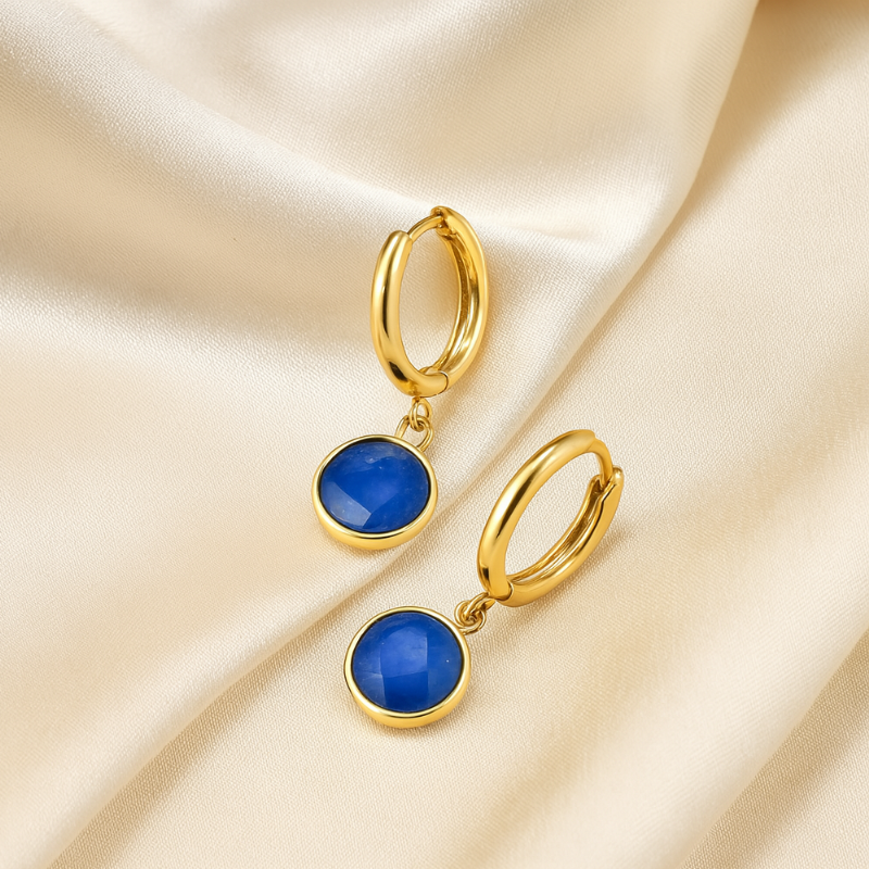 Goudkleurige Charm Hangeroorbellen – Paula