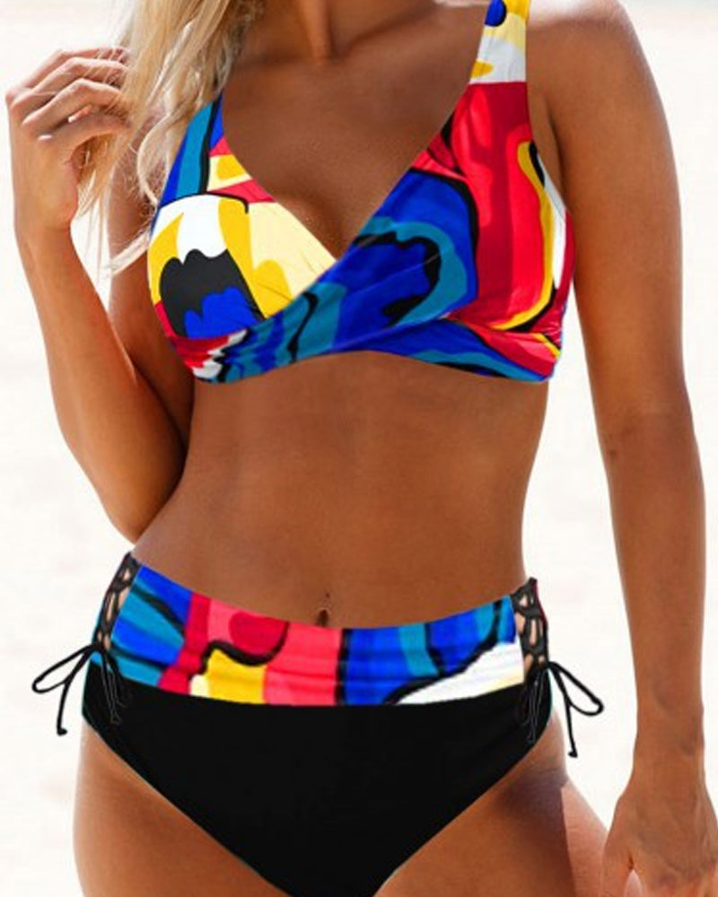 Dames bikini set met twist-top en verstelbare slip, gemaakt van rekbare en sneldrogende stof