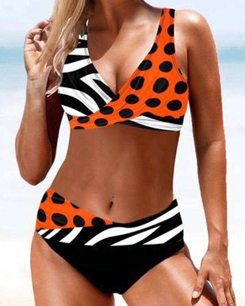 Dames bikini set met twist-top en verstelbare slip, gemaakt van rekbare en sneldrogende stof