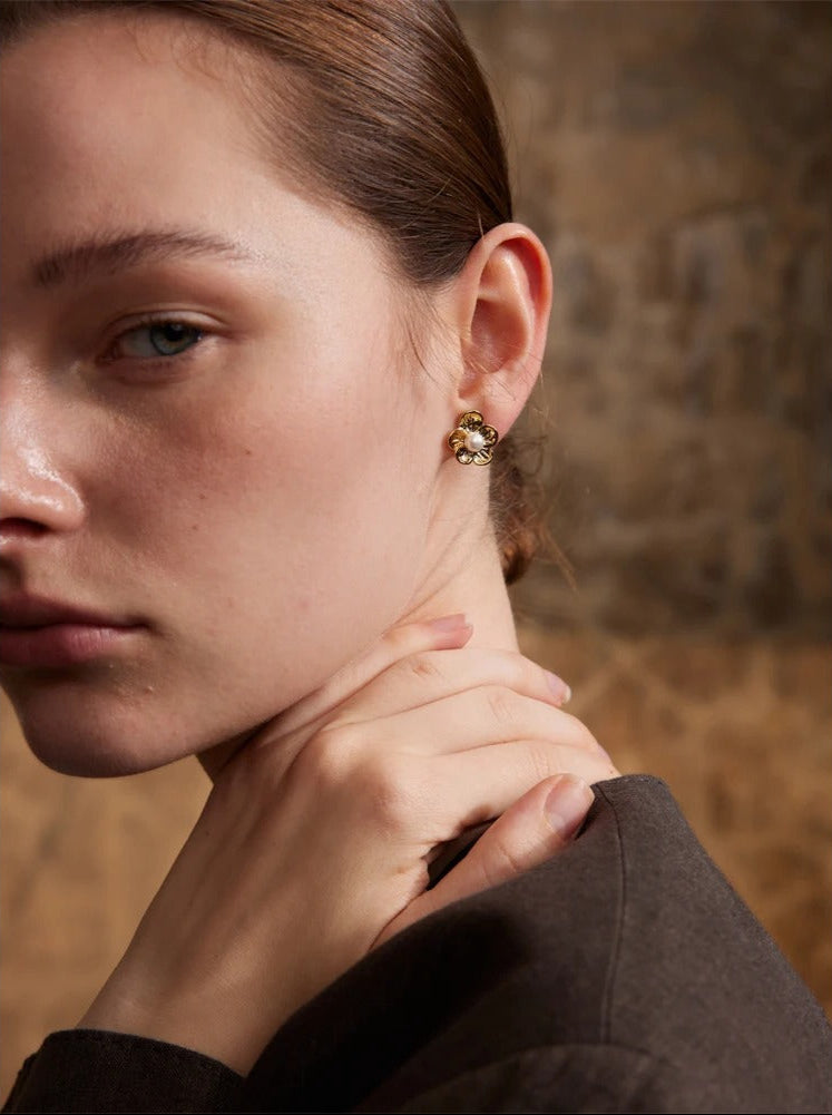 Elegante en verfijnde floret parel oorbellen