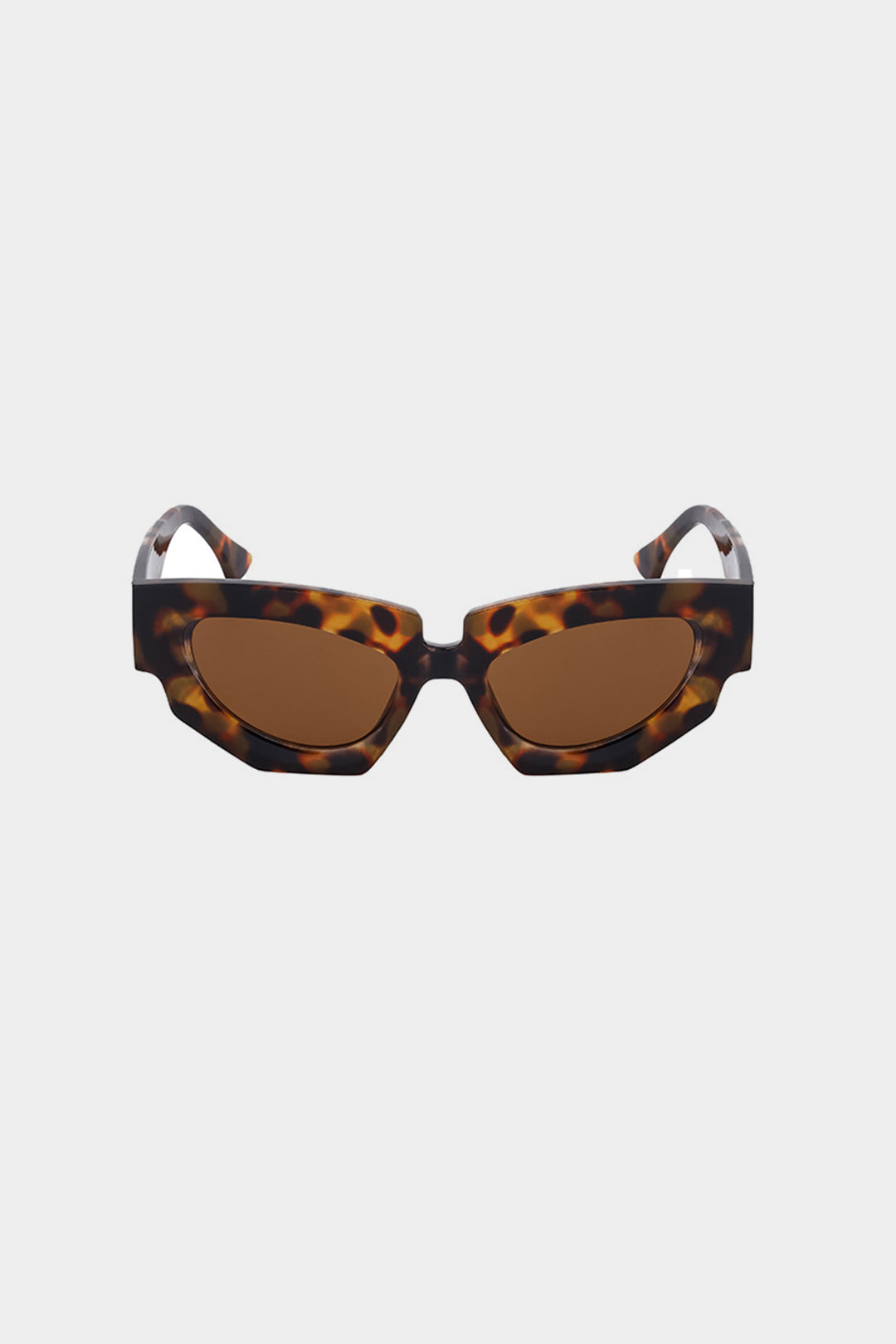 Chic Cat-Eye Sunglasses for a Stylish Look