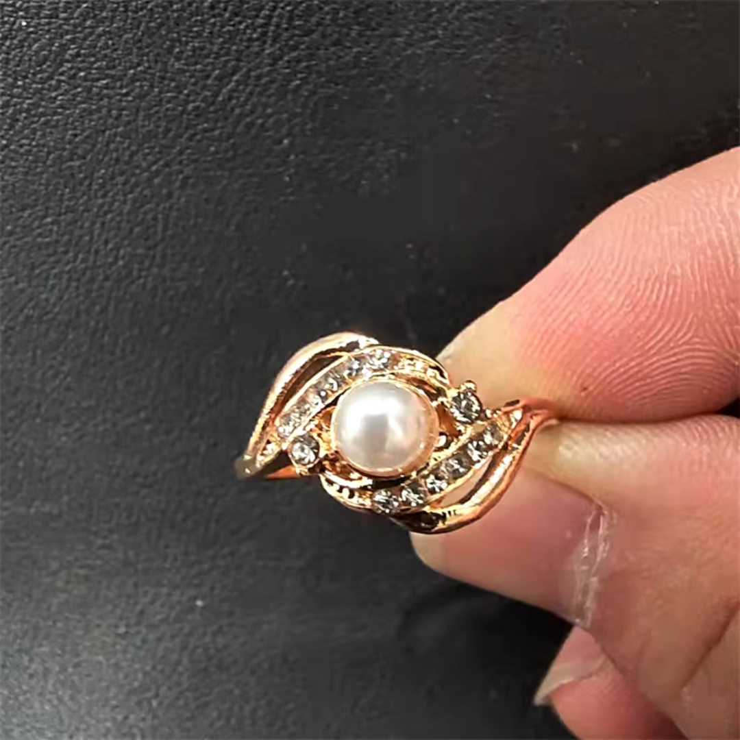 Exquise Gouden Ring met Parel en Briljant voor een Tijdloze Elegant Look