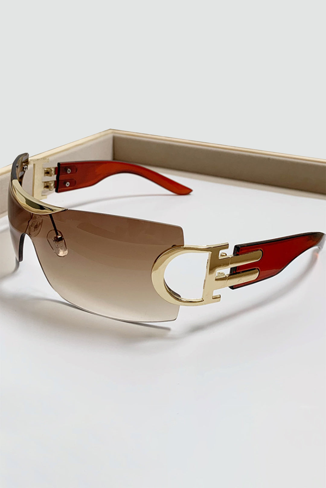 Sleek Rimless Sunglasses for a Stylish Look