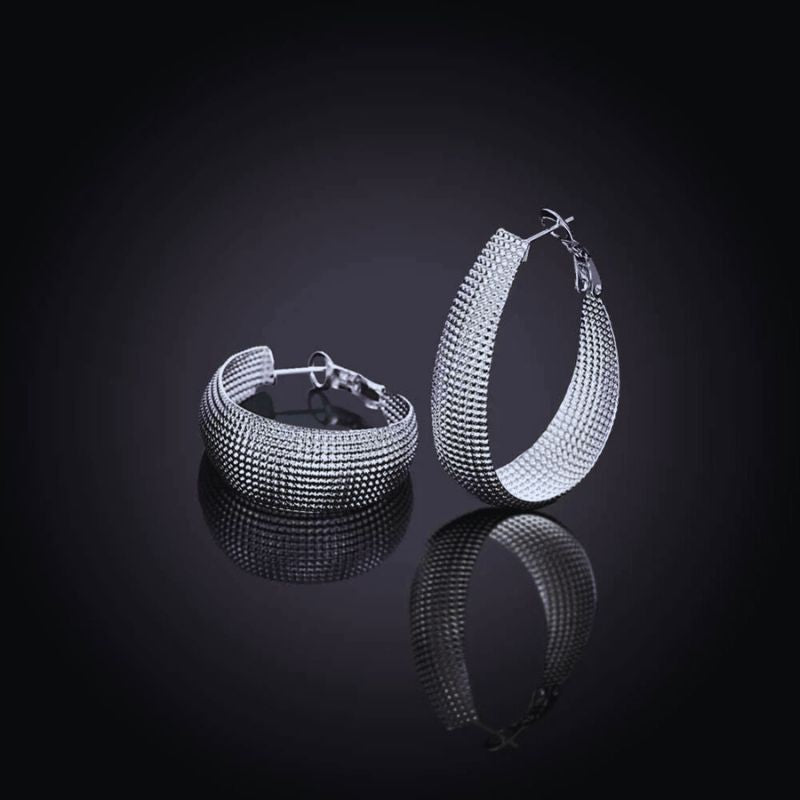 Minimalistische Zilveren Oorbellen voor een Subtiele Look – Becky