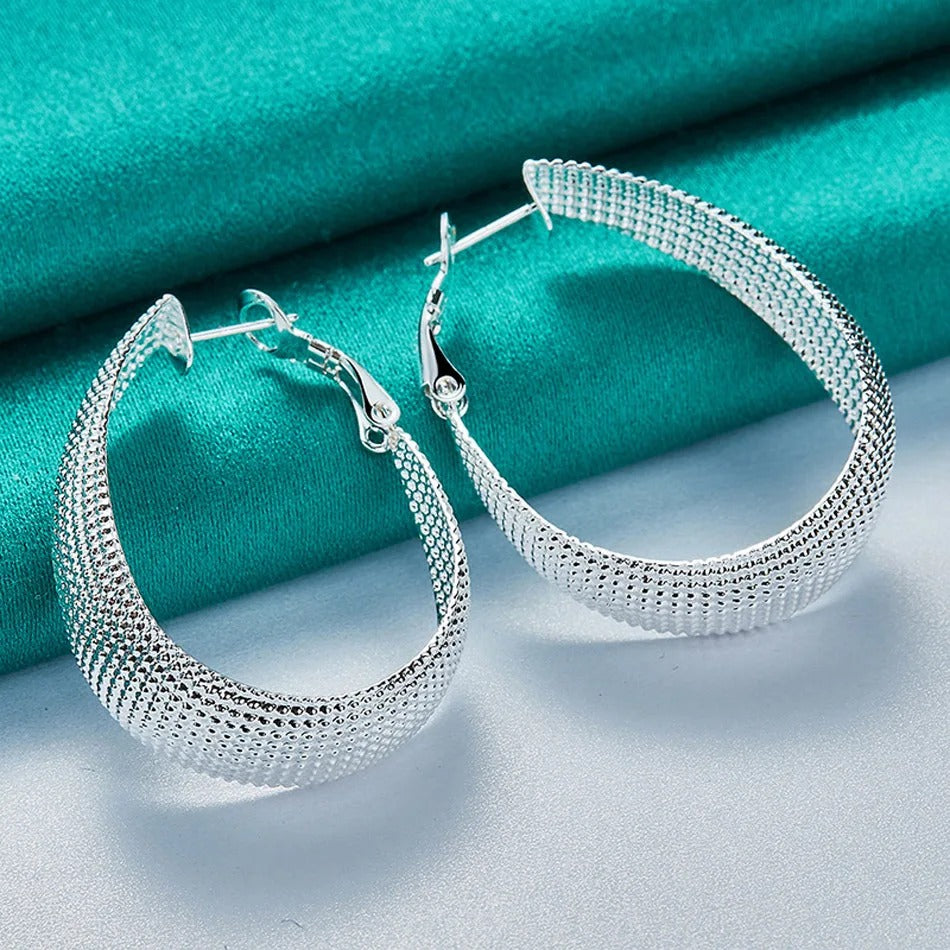 Minimalistische Zilveren Oorbellen voor een Subtiele Look – Becky