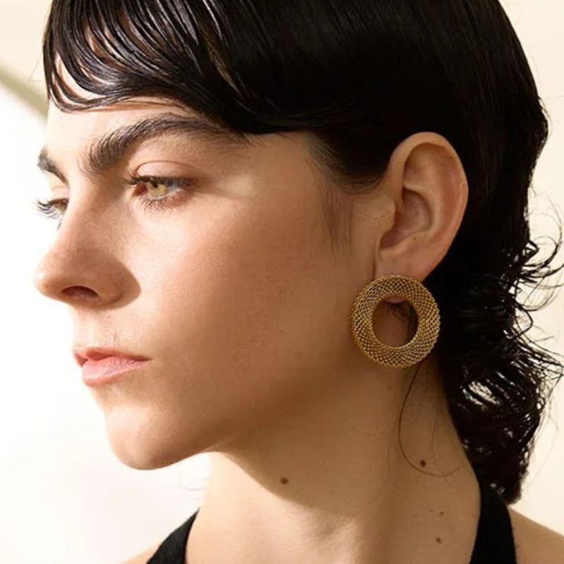 Grote Ronde Oorknopjes met Schakelstructuur – Faye