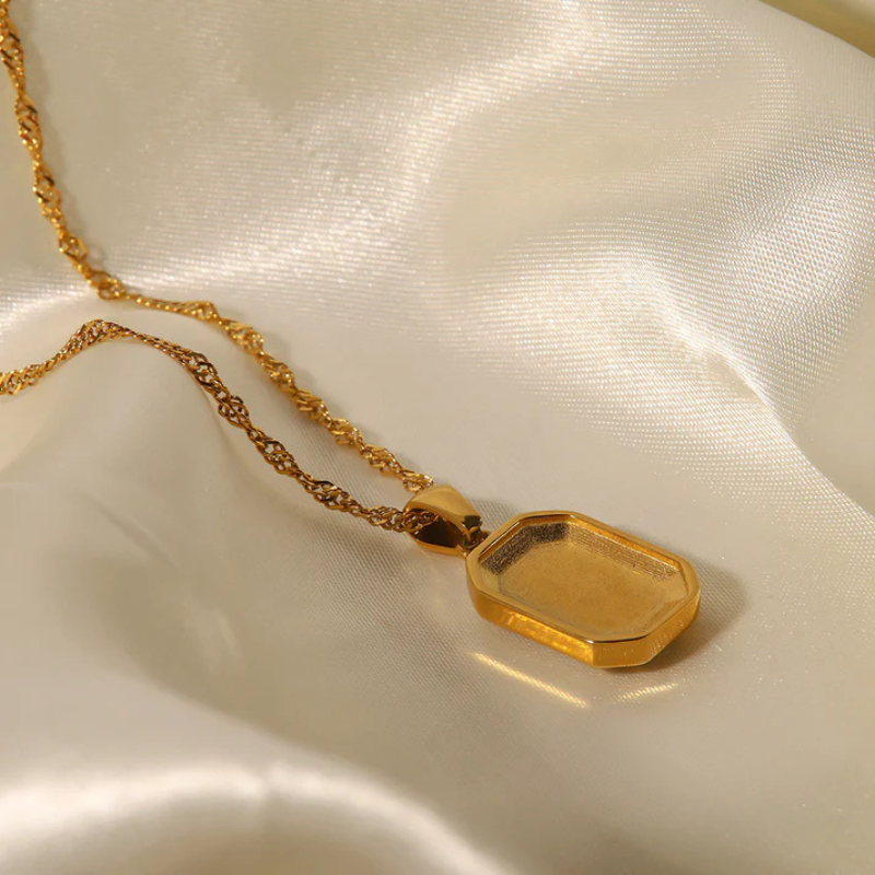 Eleganter geometrischer Zirkonia-Hänger als Halskette - Julia Stil