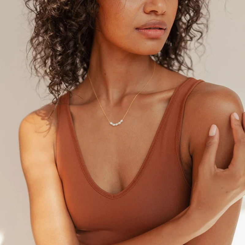 Verfraai je look met de elegante Verse Vijf-Parels Ketting - Victoria