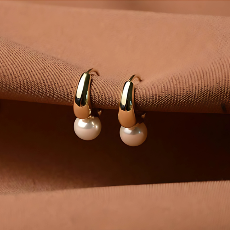 Elegante Gouden Gegoldeninhaalde Kleine Parel Oorbellen - Belle