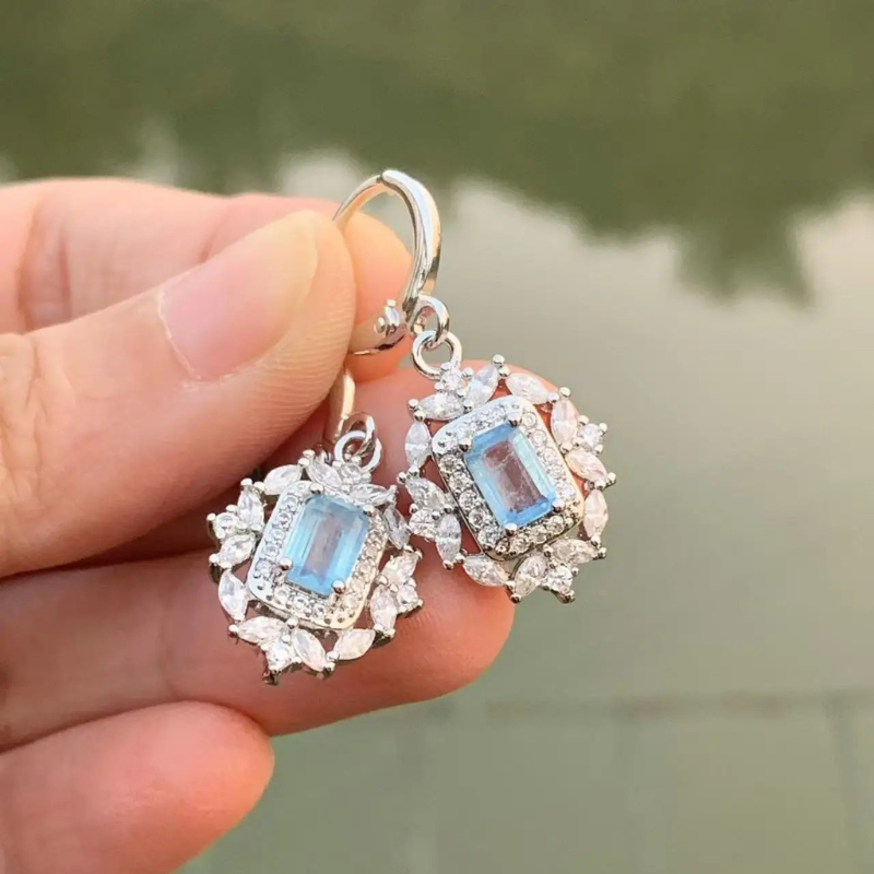 Stijlvolle Aquamarijn Kristal Hoop Oorbellen - Elegante Janneke Design