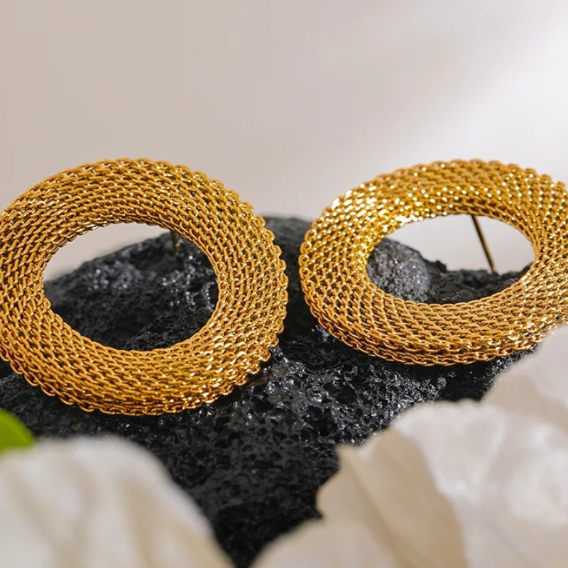 Grote Ronde Oorknopjes met Schakelstructuur – Faye