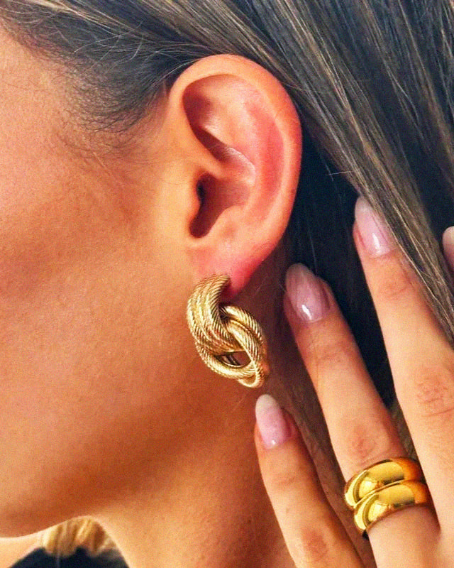 Giro Bella Knot Oorbellen – Elegant designertijdloze sieraden voor elke gelegenheid