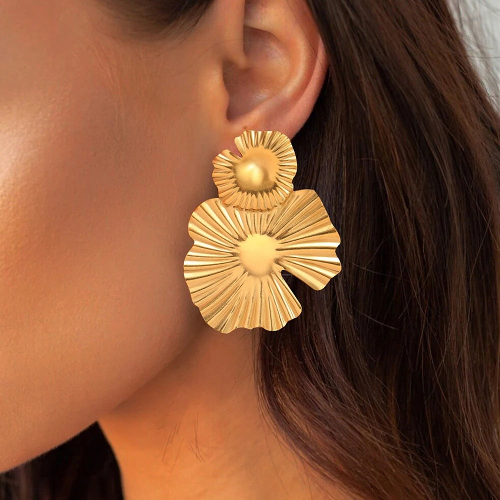 Gebloemde Gegraveerde Oorbellen – Shari