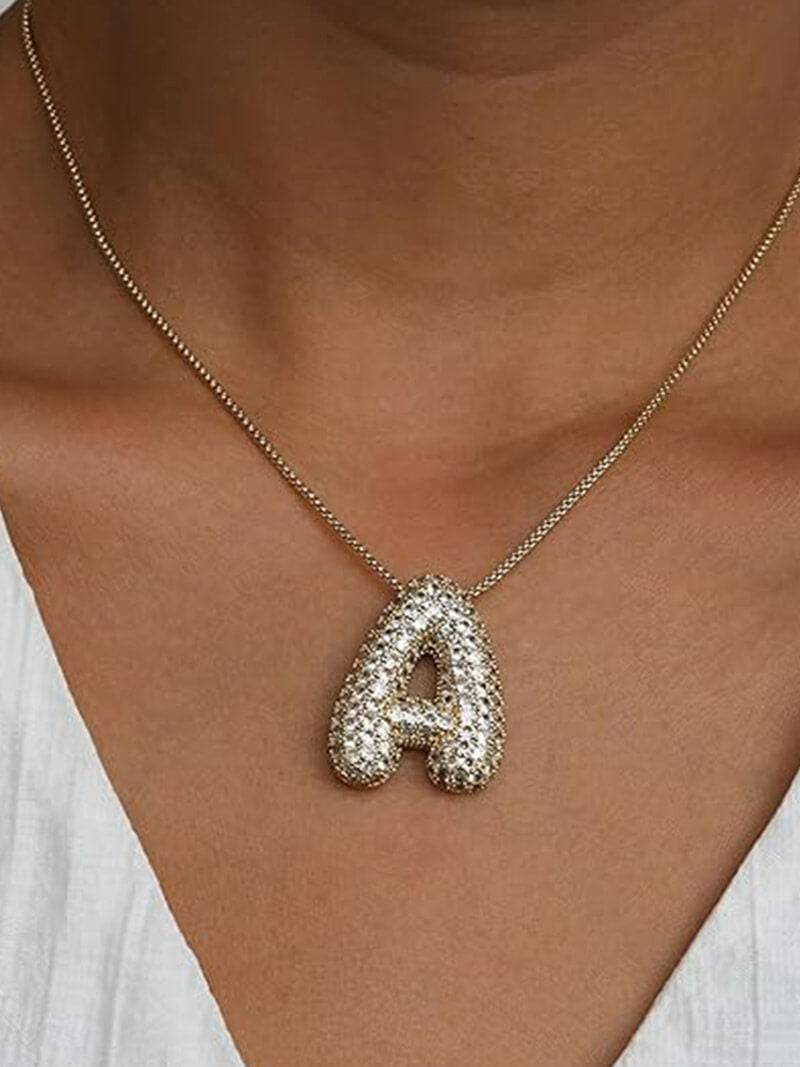 Elegante kettinkje met letter Pavé voor een unieke stijl