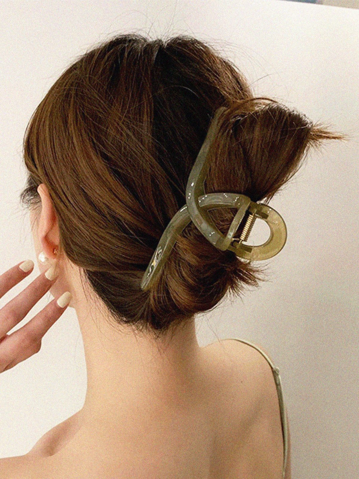 Elegante en verfijnde haarspeld van marmer en edelstenen