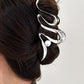 Elegante Touch: Decoratief Zilverkleurig Parel Haarclip