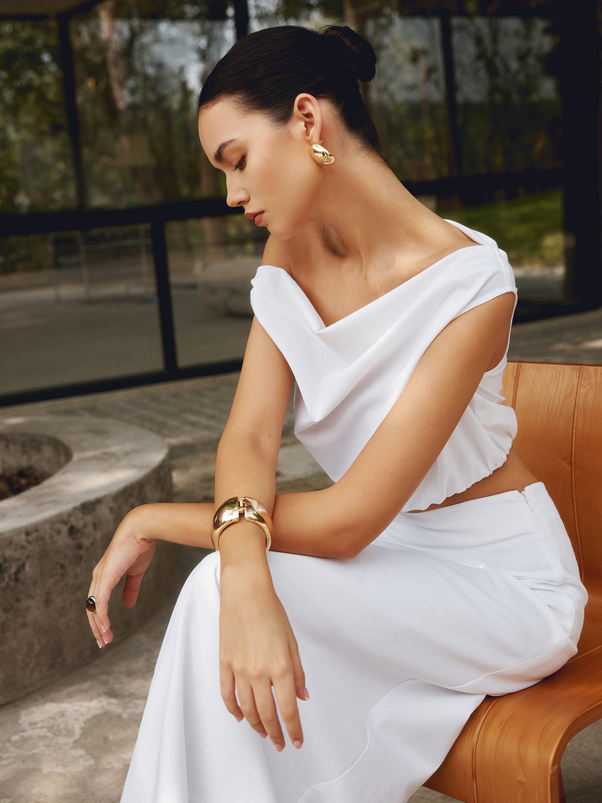 Brede Goudkleurige Armband – Statement Cuff voor Dames