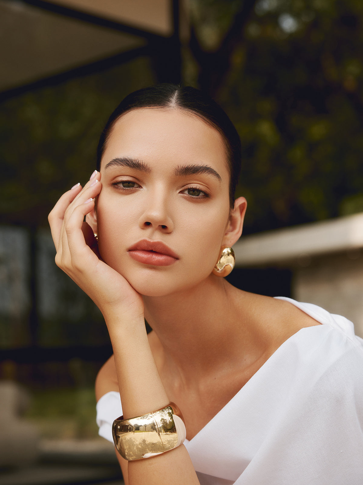 Brede Goudkleurige Armband – Statement Cuff voor Dames