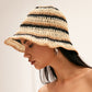 Bucket hoedje met gestreept strohout voor een casual en elegante uitstraling