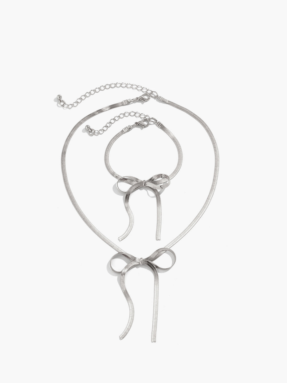 Maak uw stijl compleet met de elegante strik en kwastjes kettingen- en armbanden set