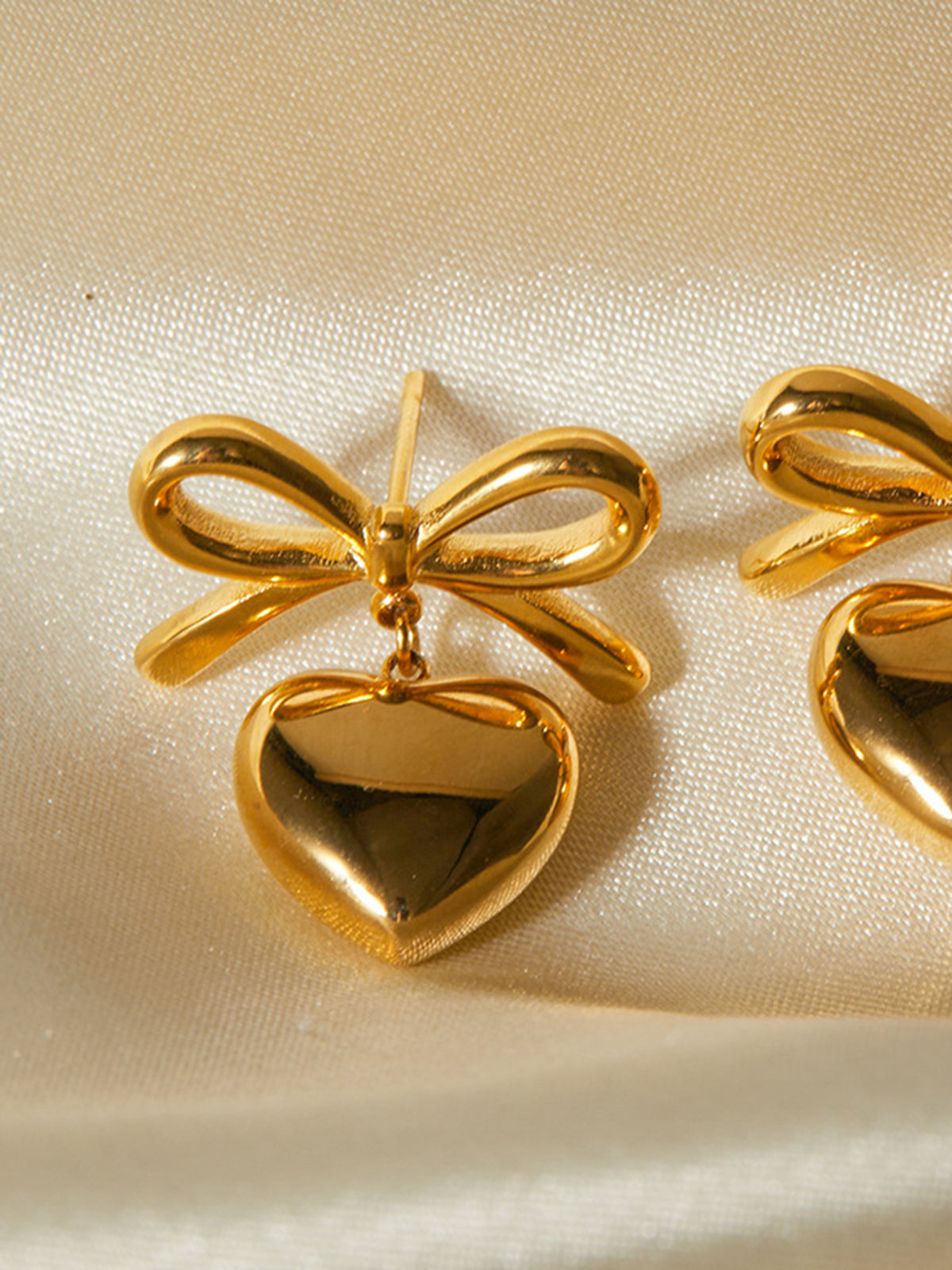 Hangers in Hartvorm met Geschenkband en Vlinderknoop