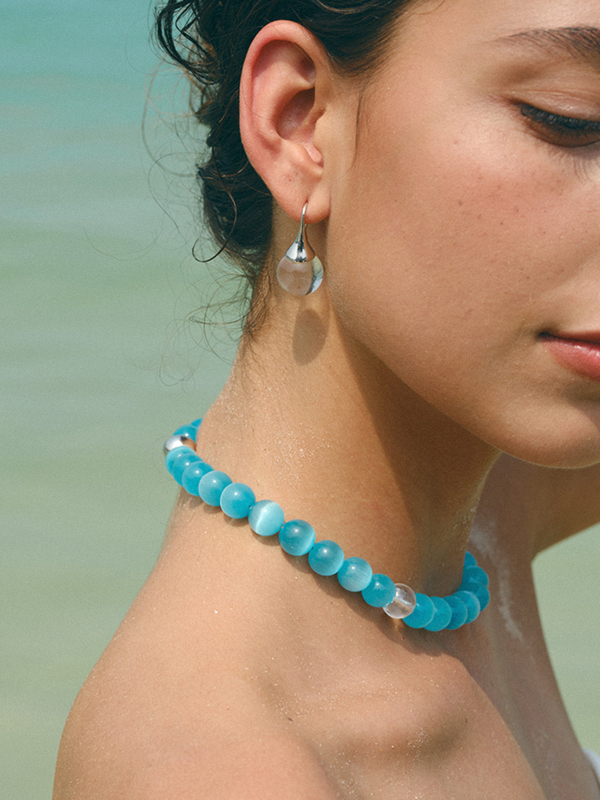 Maak je stijl compleet met de elegante blauwe kattenoogsteen en kralen ketting