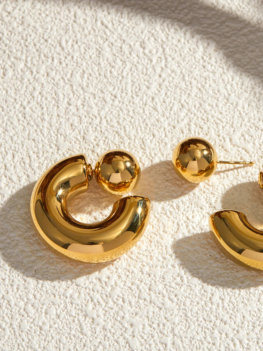 Trendy Chunky-C ontwerp oorhangers voor een stijlvolle look