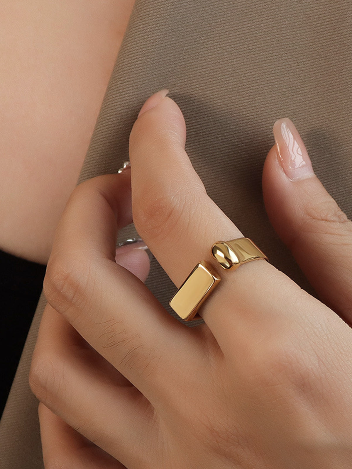Elegant in eenvoud: geometrische gouden open ring