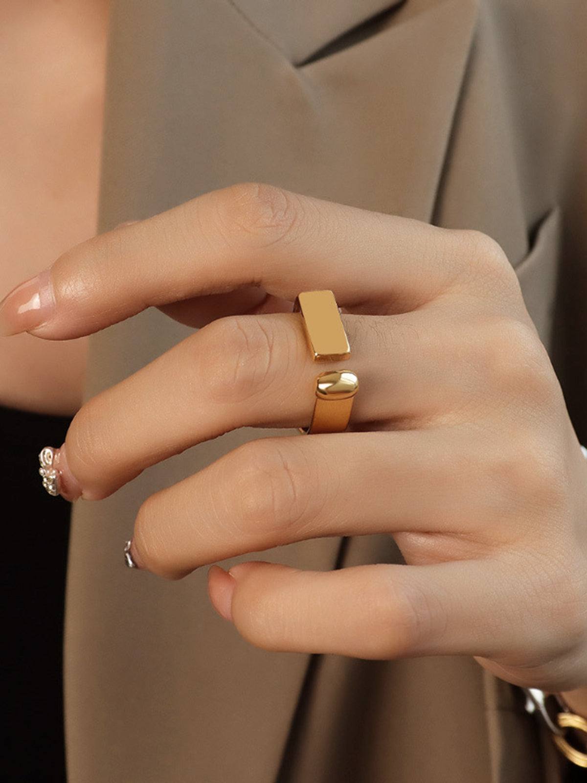Elegant in eenvoud: geometrische gouden open ring
