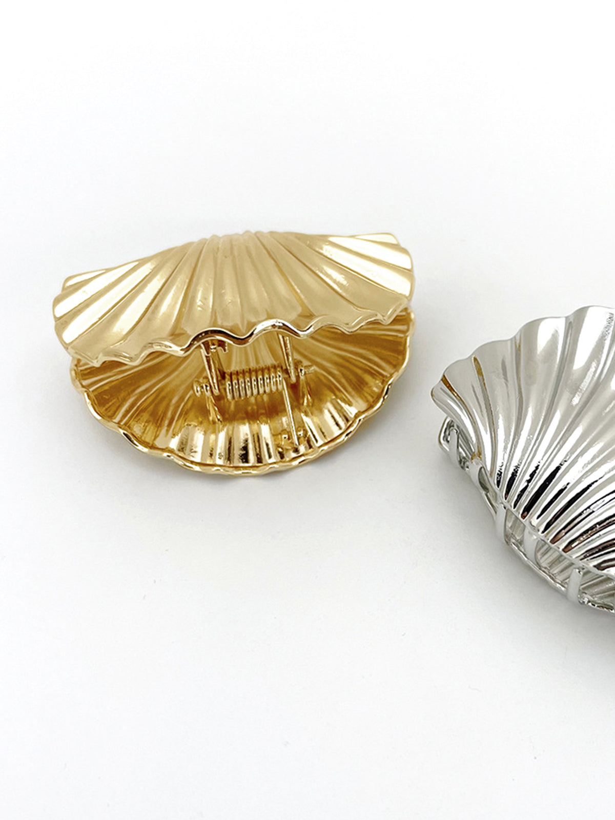 Elegante Gouden Schelphaarclaw - Stijlvol en Duurzaam Haaraccessoire