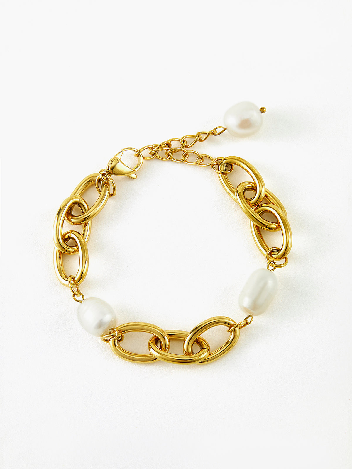 Elegante gouden armband met schakelketting en ovale parels