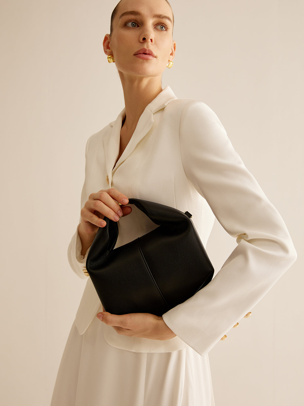 Chique Ronde Tas met Elegante Metalen Accenten