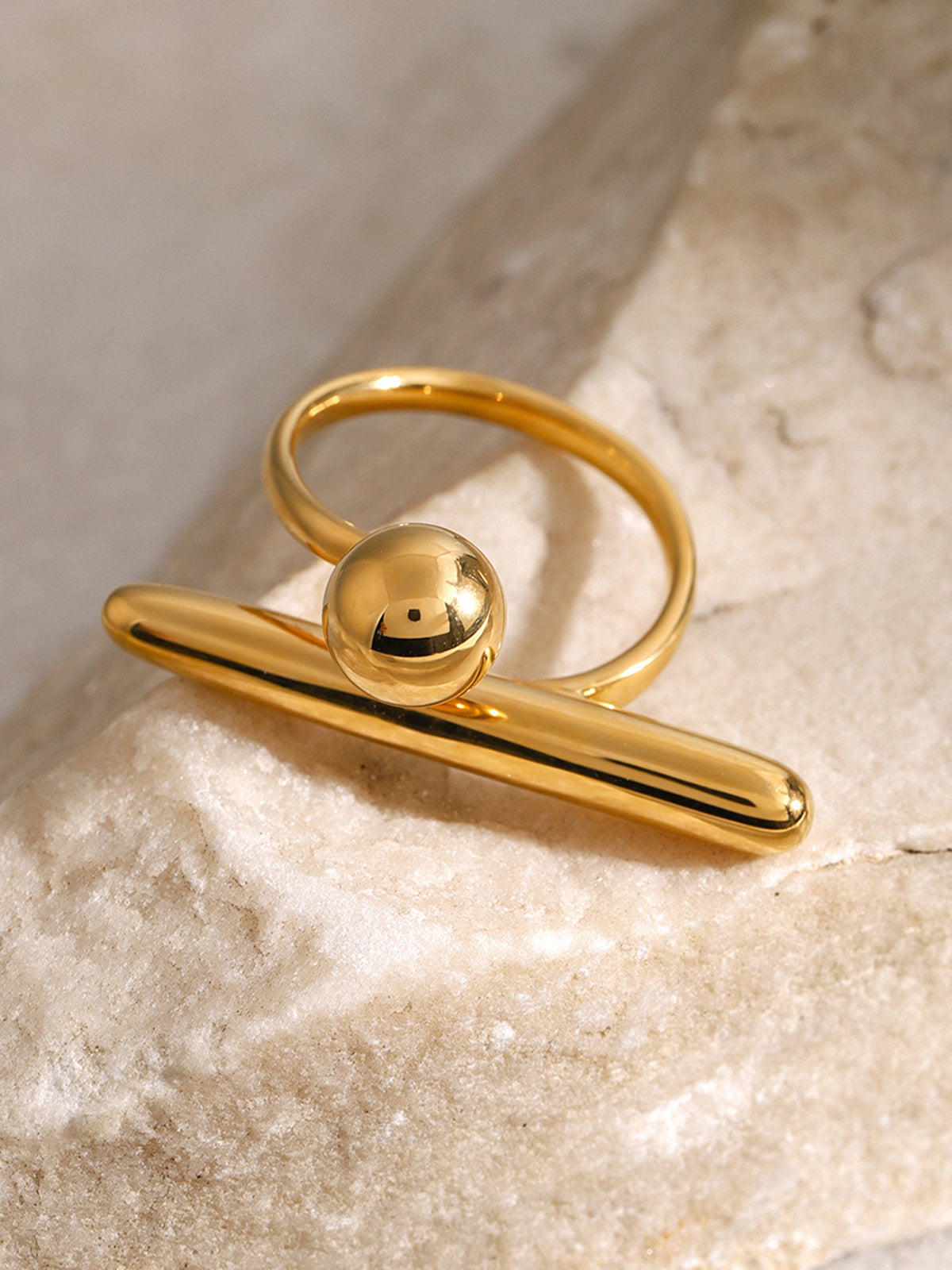 Minimalistische asymmetrische en open ring met uniek design