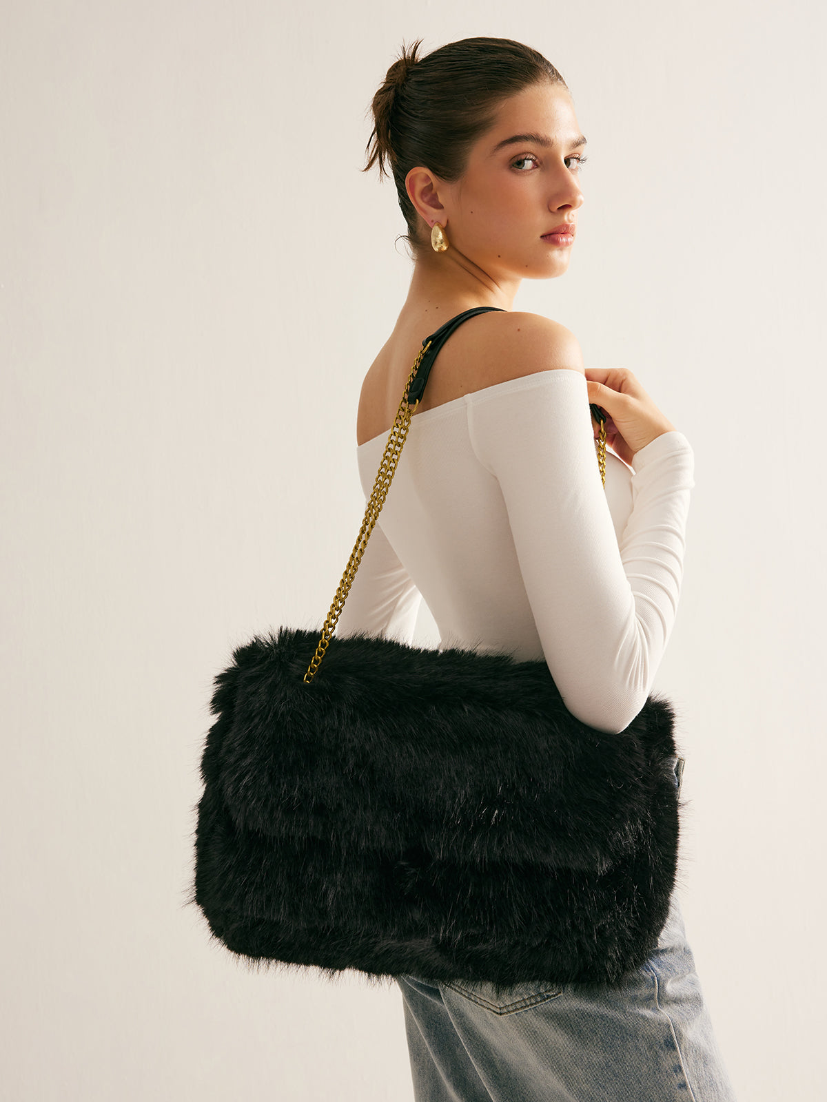 Elegante tas met grootruimte fuzzy-flap voor stijlvolle opbergruimte