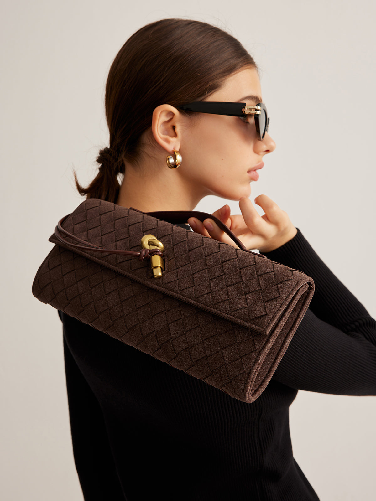 Elegante suède clutch met klep voor stijlvolle verschijningen