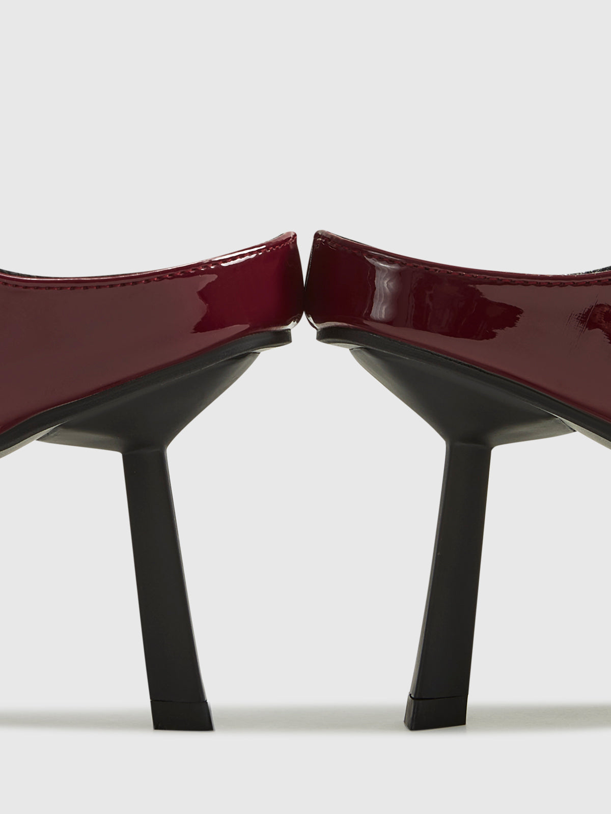 Hoge verharde hak schoenen met enkelband