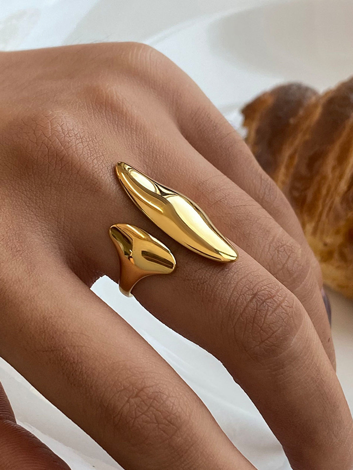 Elegante open asymmetrische ring