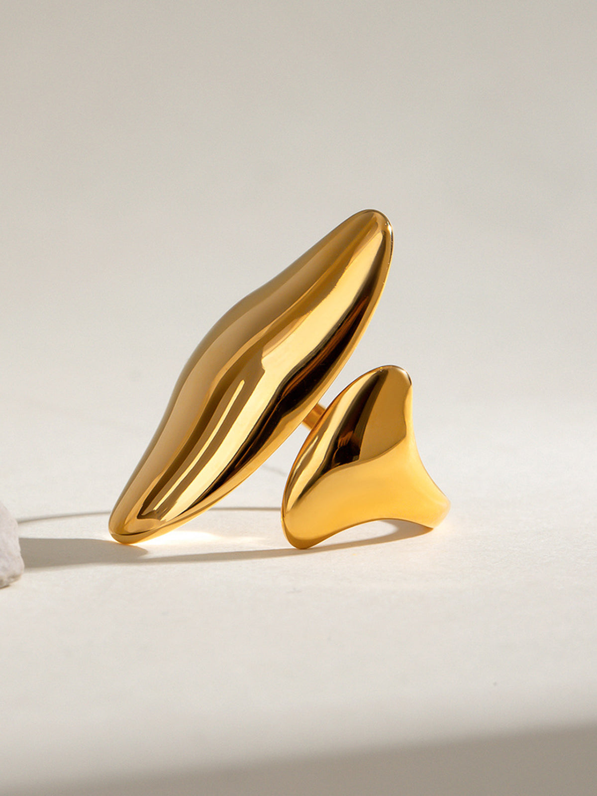 Elegante open asymmetrische ring