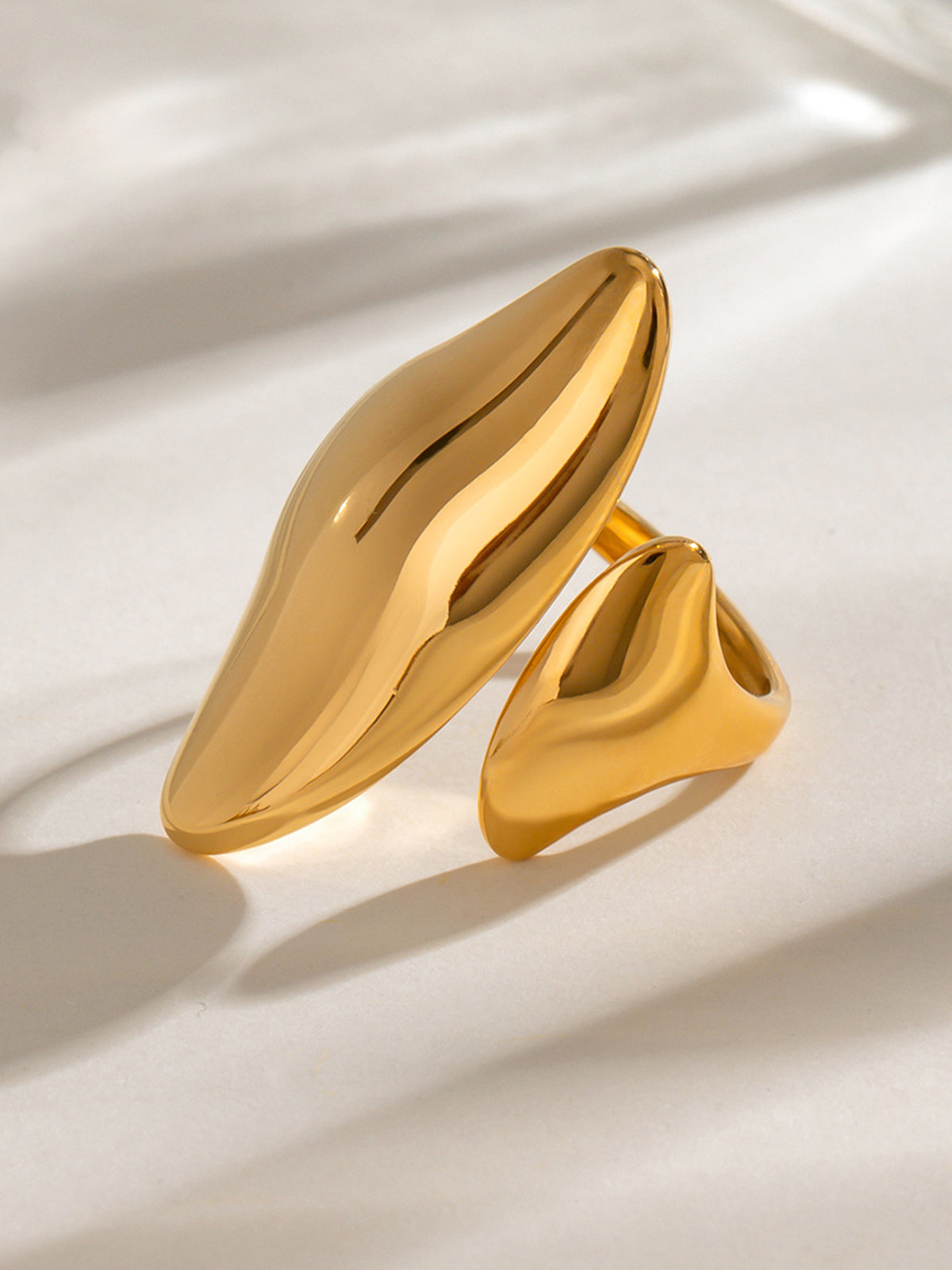 Elegante open asymmetrische ring