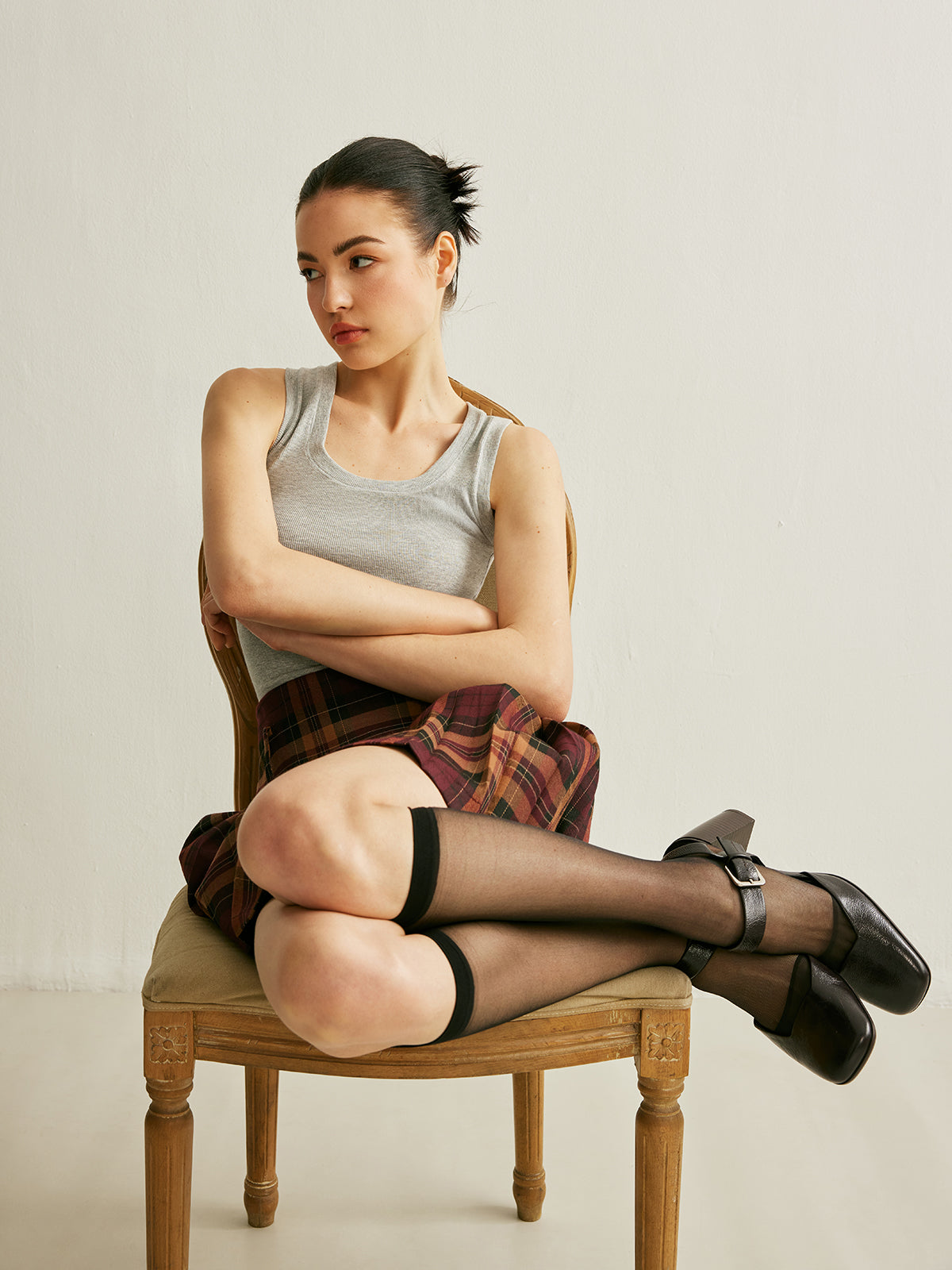 Geweldige zwarte net-kuitkousen met visgraatpatroon