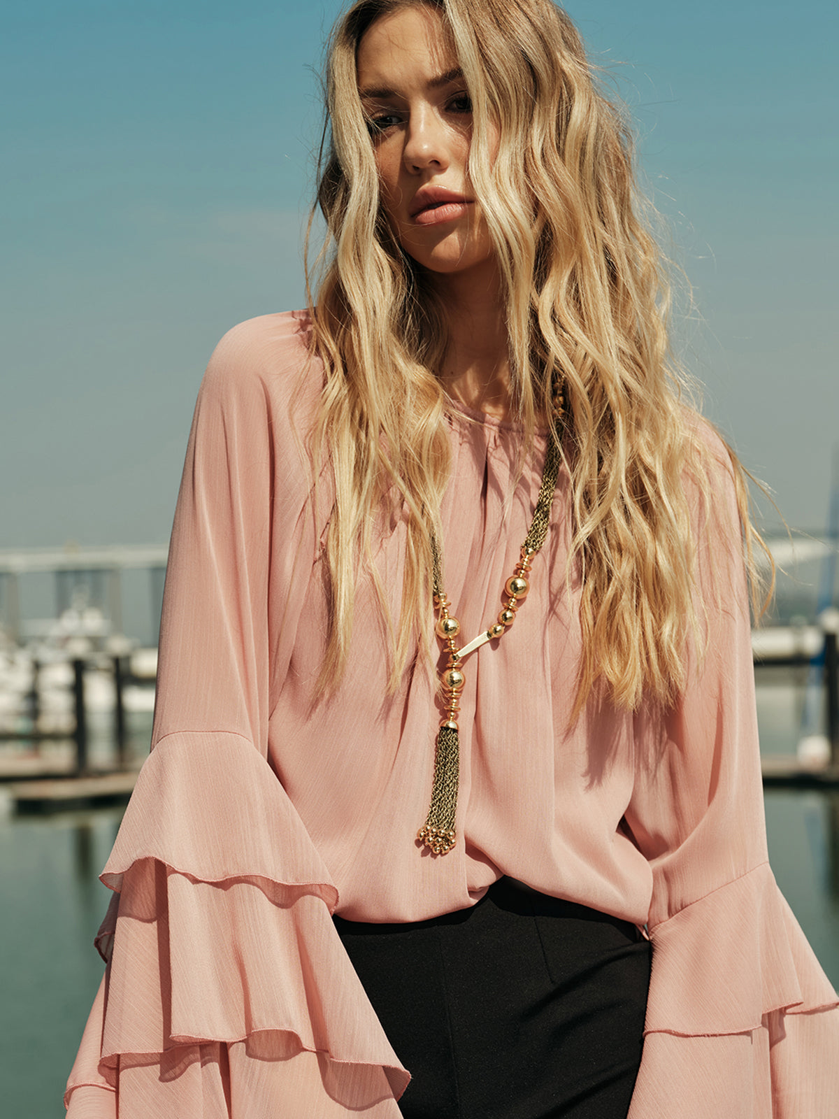 Aanwijsbare statement ketting met metalen parel kwast-ontwerp