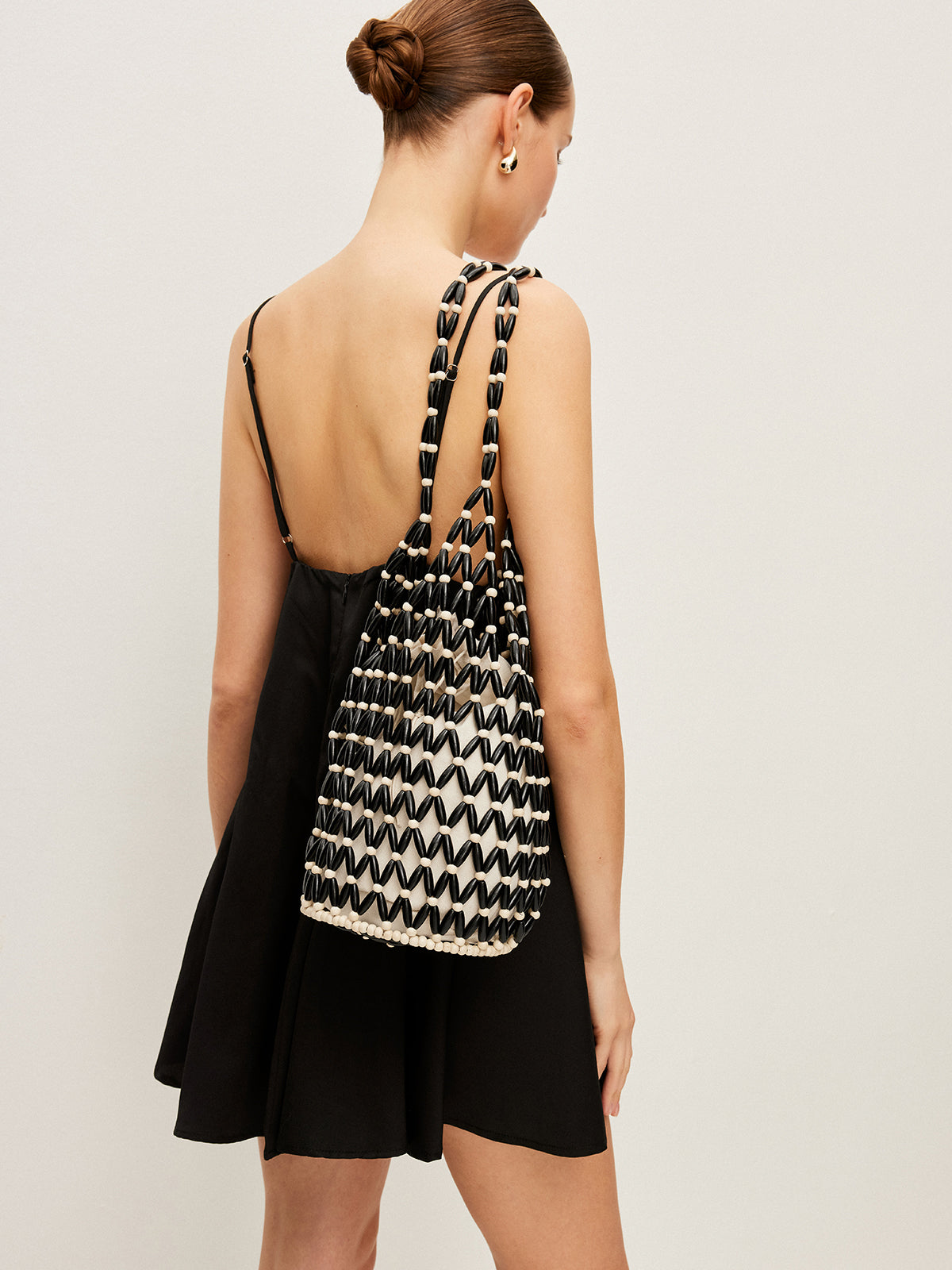 Stijlvolle geweven kralentote voor een elegante en unieke uitstraling