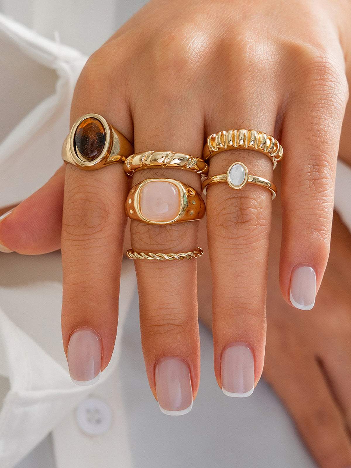 Set van 6 ringen met een mix van edelstenen en elegante texturen